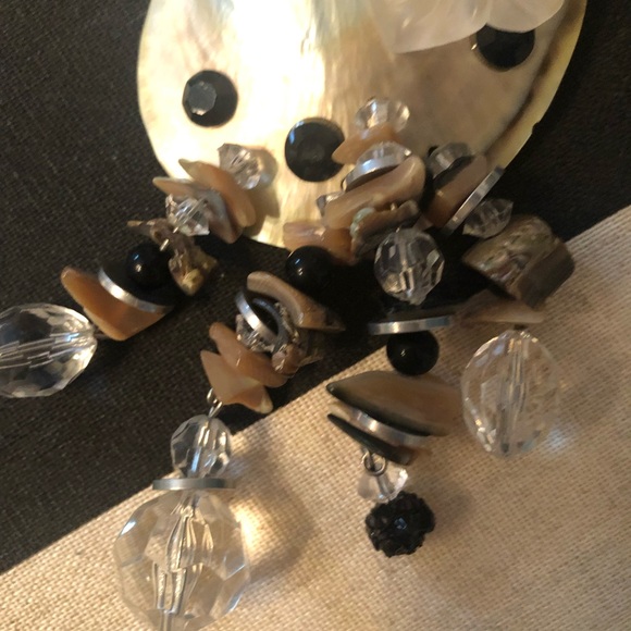 Shell Brooch - Picture 5 of 7